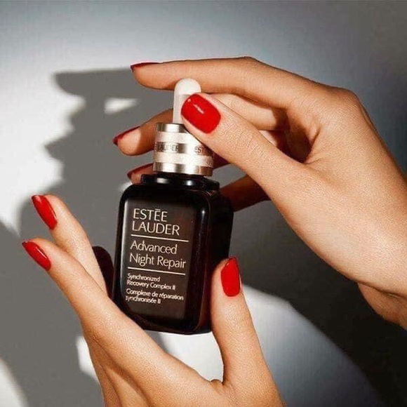 Estee Lauren - Picture 3 of 3